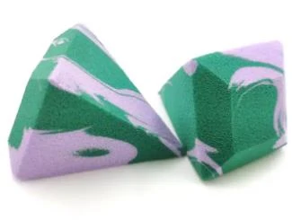 Farbwechselnder grüner Make-up-Schwamm